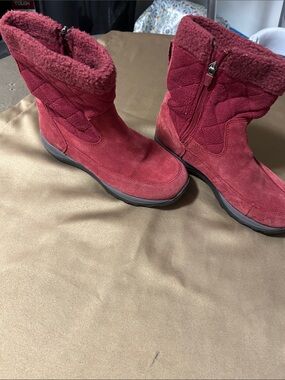 Cozy Mid-Calf Winter Boots in Burgundy Red